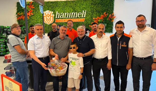 Hanımeli Yöresel Market’in 1000’inci müşterisine sürpriz hediye