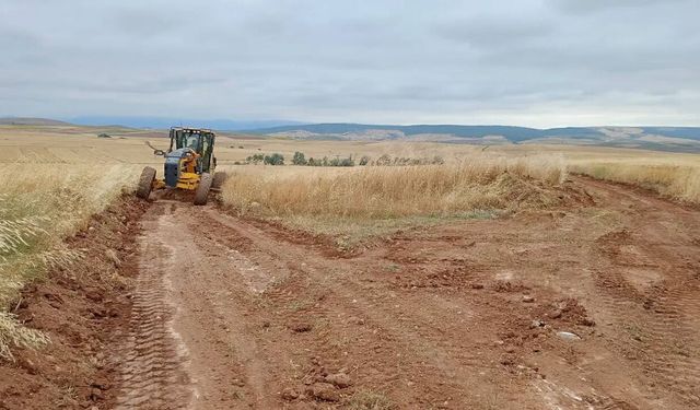 Sarısüleyman’da köyünde  arazi yolları genişletiliyor