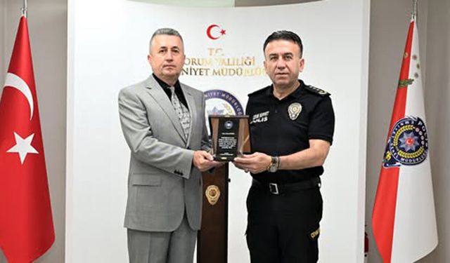 Emekli olan Hasan Özuğur’a plaket ve onur belgesi