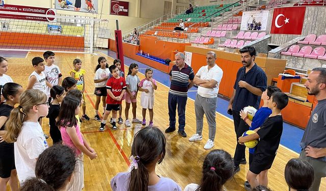 Atatürk Spor Salonu yeni sezona hazırlanıyor