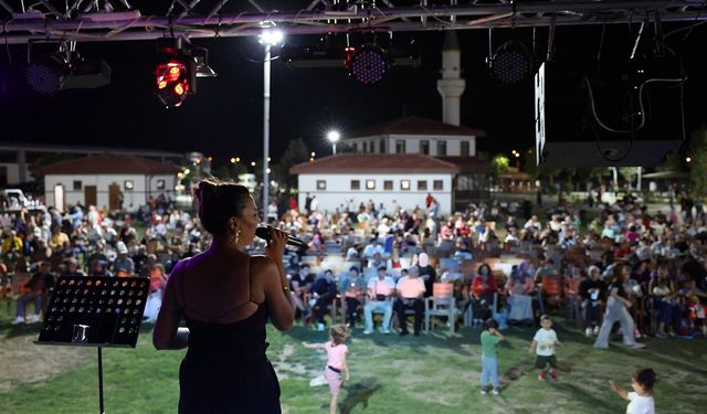 Osmancık’ta açık hava konserleri Deniz Soydan ile sona erdi