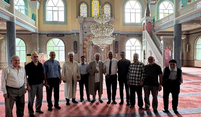 Ahlatcı, vatandaşlarla cuma namazında buluştu