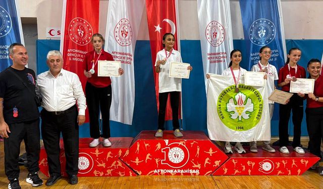 Çorumlu karateciler Afyonkarahisar’dan dereceyle döndü