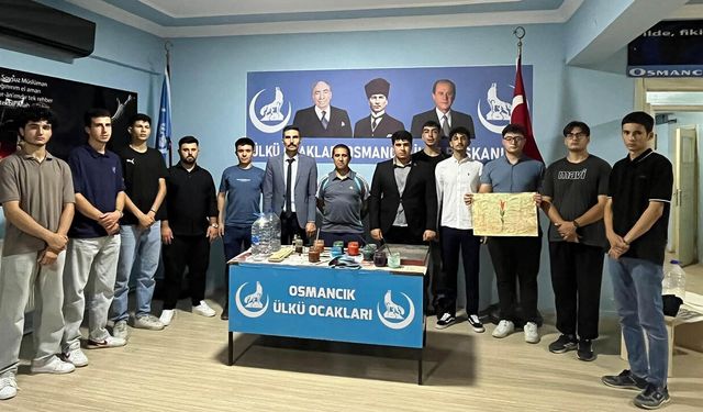 Osmancık’ta gençler ebru sanatıyla buluştu