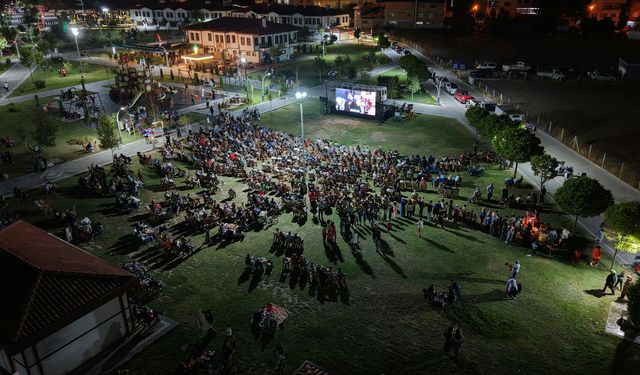 Açık Hava Sinema Geceleri “Yıldızlar da Kayar” ile devam etti