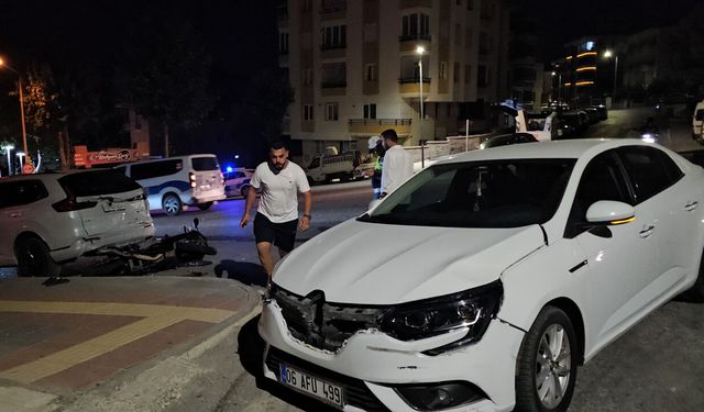 Çorum’da feci kaza: Motosikletteki 2 genç yaralandı