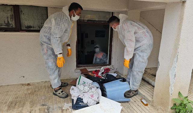 Çorum'daki bu evden 3 kamyon çöp çıkarıldı