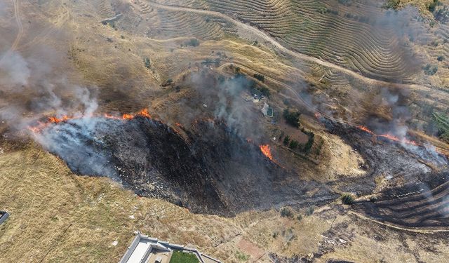 Çorum’da korkutan örtü yangını: Alevler evlere sıçramadan son anda söndürüldü