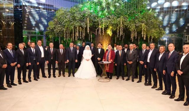 Alar ve Akyol ailelerinin mutlu günü: Bakan Çiftçi de katıldı
