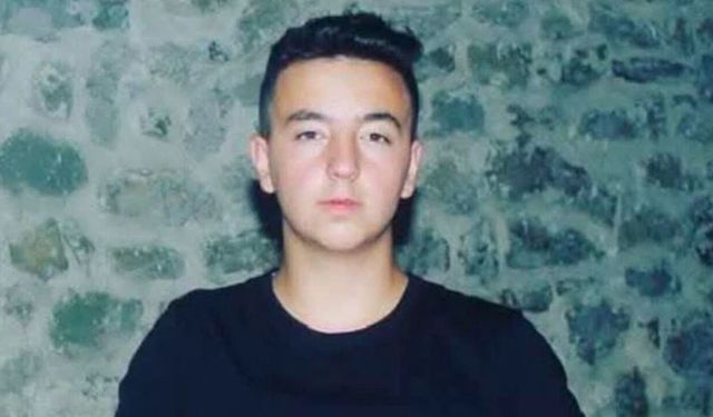 Bıçaklanan 22 yaşındaki genç yaşam savaşı veriyor