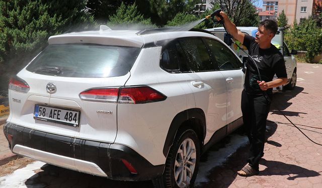Kiralar ve eleman sıkıntısı bıktırdı: Çareyi gezici oto yıkamada buldu