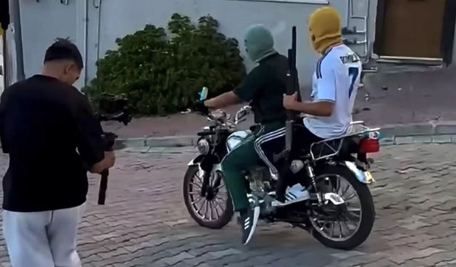 Müzik klibindeki o detay başını yaktı: Ünlü rapçi ve 3 arkadaşı kelepçelendi!