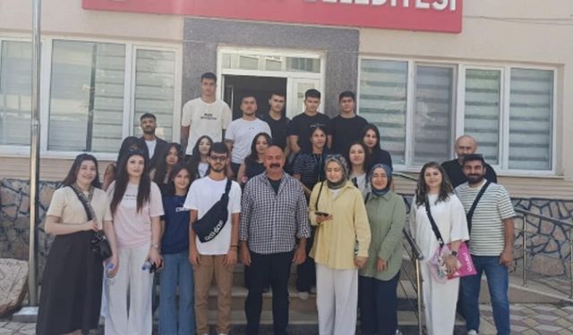 Başkan İsbir, gençlik merkezi çalışanları ve gönüllülerini Ortaköy’de ağırladı