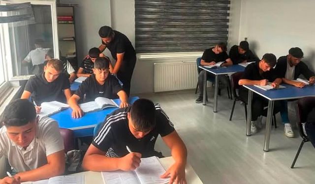 Ülkü Ocakları’ndan öğrencilere matematik kursu