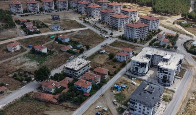 Osmancık’ta TOKİ bağlantı yolları ve Kent Ormanı girişine asfalt