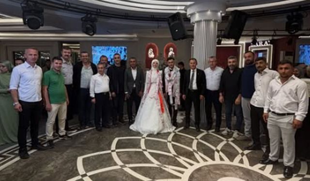 Yılmaz Kaya genç çiftin mutluluğuna ortak oldu