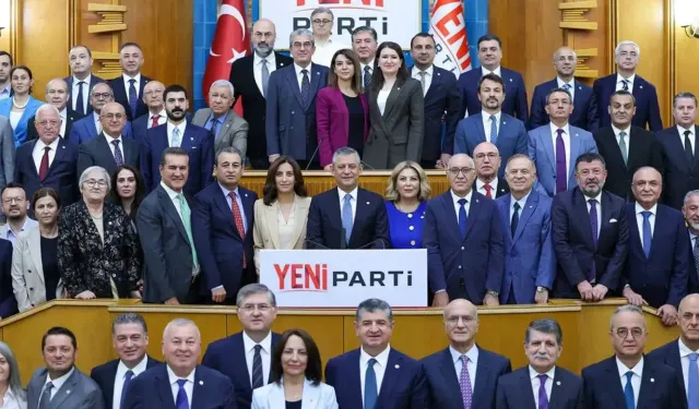 YENİ Parti’de Özgür Özel’e destek bildirisi: Liderlik desteği mi yoksa oy krizini örtme çabası mı?
