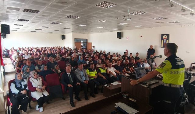 227 okul servis şoförü ve rehber personele trafik eğitimi