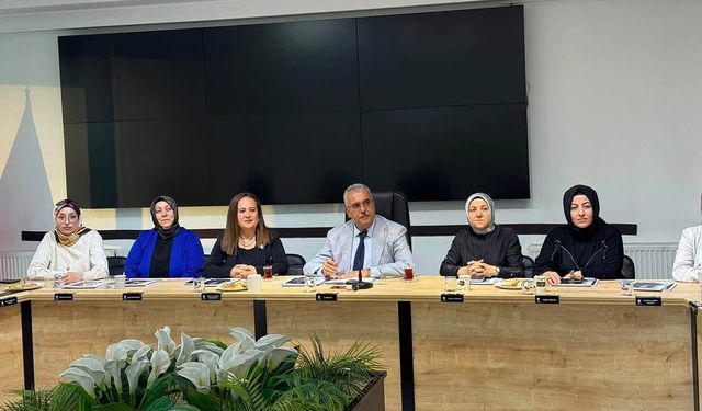 Ahlatcı, Semra Akyüz Özdağ ve yönetimiyle bir araya geldi