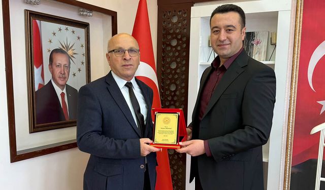 Mehmet Erdemli’ye emeklilik plaketi