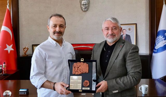Ödüllü yazar Mehmet Öztürk’ten Başkan Aşgın’a ziyaret