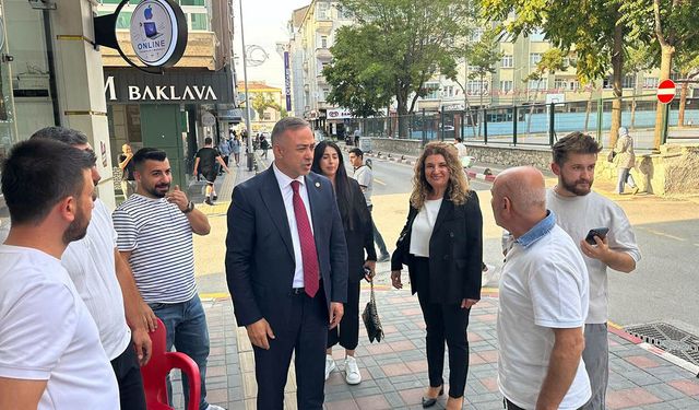 Yeni Parti heyeti Albayrak Caddesi’nde esnafla buluştu