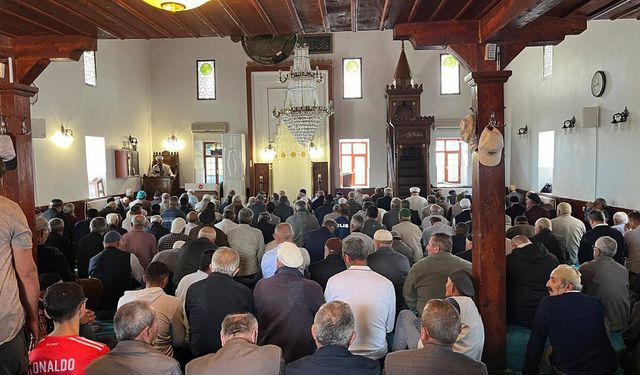 Alaca Müftüsü Önder Arık Eski Camii’nde vatandaşlarla buluştu