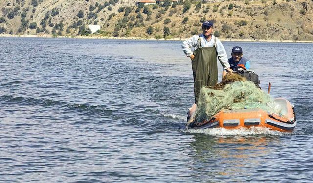 Obruk Baraj Gölü’nde 7 bin 900 metre yasak misina ağ ele geçirildi