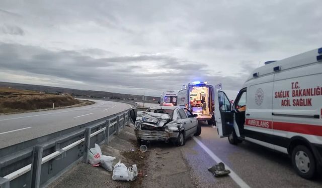 Çorum'da yağışla kayganlaşan yolda kaza: 5 yaralı