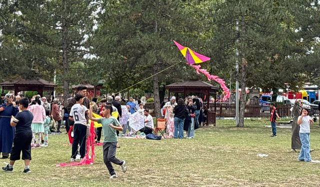 AlacaFest kapsamında 600 uçurtma çocuklara dağıtıldı