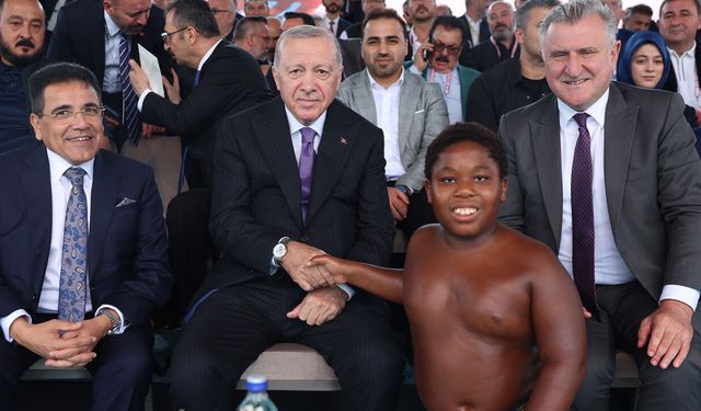 Cumhurbaşkanı Erdoğan’la sohbet eden Tanzanyalı güreşçi Çorum’da konuştu