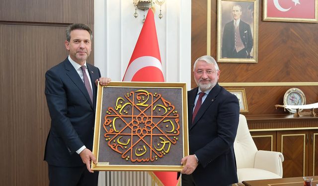 Bakan Bayraktar’dan Çorum Belediyesi’ne ziyaret: Neler konuşuldu?