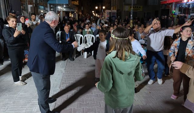 Çorum Belediyesi’nden mahalle buluşması: Çocuklar eğlendi, vatandaşlar türkülere eşlik etti