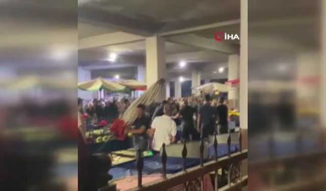 Pazar yeri bir anda karıştı: Pazarcı esnafının kavga anı kamerada