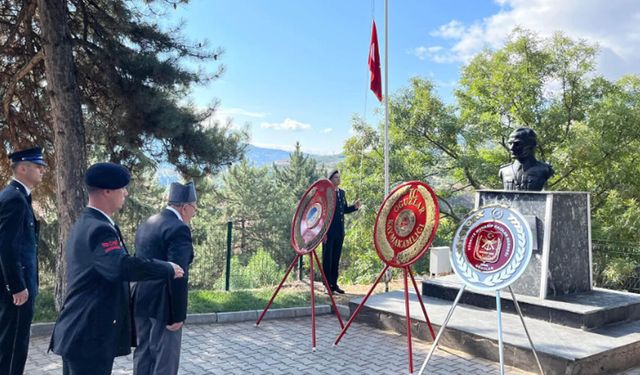 Oğuzlar’da Gaziler Günü dolayısıyla çelenk sunuldu
