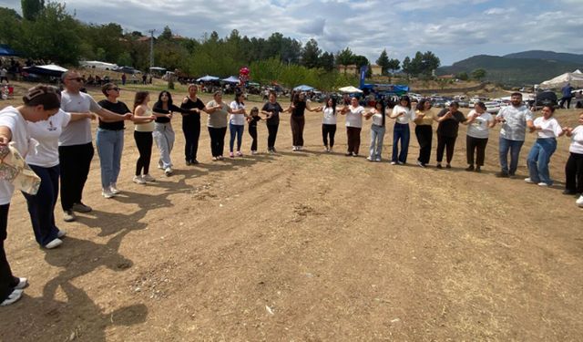 Gökgözler’de keşkek şenliği coşkusu: Türküler söylendi, halaylar çekildi