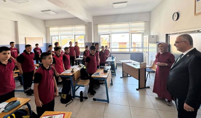 Milletvekili Ahlatcı öğrencilerin heyecanlarına ortak oldu