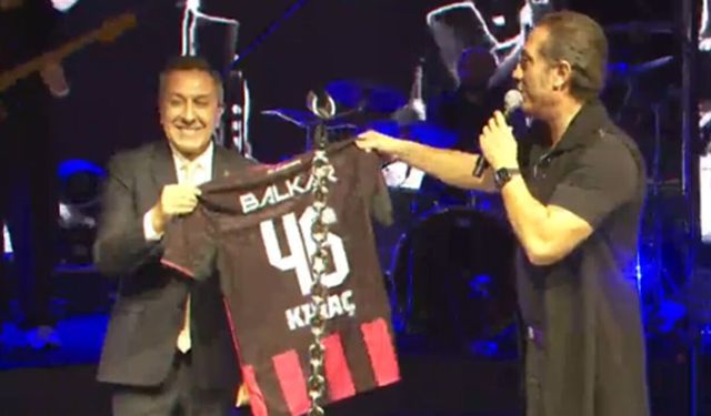 Arca Çorum FK forması hediye edildi! Kıraç’ın yorumu ne oldu?