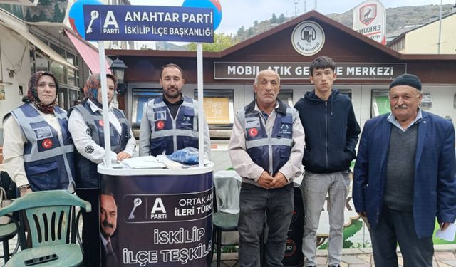 Anahtar Parti İskilip’te tanıtım ve üye kayıt standı açtı