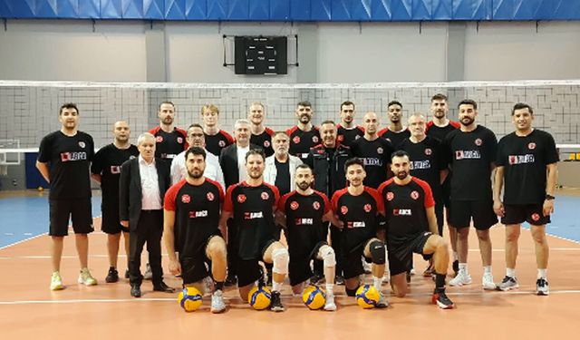 Muhsin Dere’den Sungurlu Belediyesi Voleybol Takımı’na turnuva öncesi moral