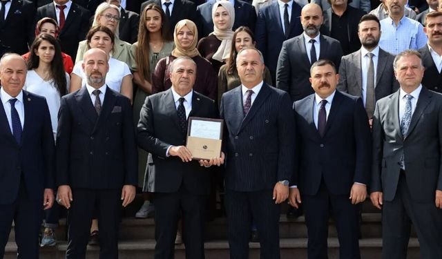 Mehmet İhsan Çıplak mazbatasını aldı: Çorum’a ve Türkiye’ye hizmet edeceğiz