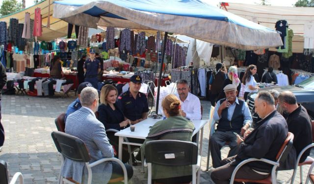 Kaymakam Nayman pazar esnafı ve vatandaşlarla buluştu