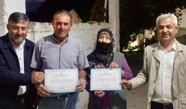 Cumhurbaşkanı Erdoğan'ın selamını iletip teşekkür belgesi verdiler
