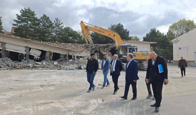 Mevcut okul binası yıkıldı: Yenisi yapılacak