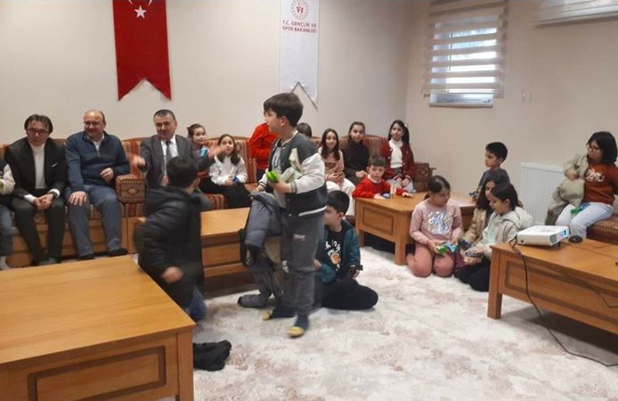 Berat Kandili’nde Alaca’da çocuklarla bir araya geldiler