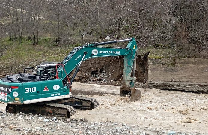 Çorum'un bu ilçesinde ilçesinde yağışlar zemini vurdu! Ankara’dan teknik heyet geldi, iş makineleri sahaya indi
