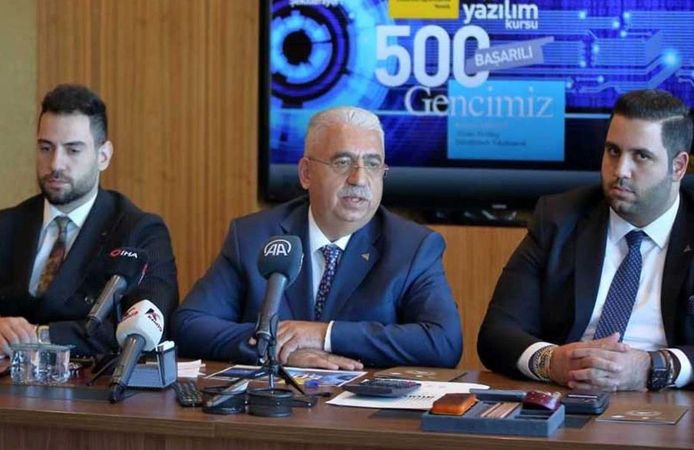 Çorum'da Ahlatcı Holding'e destek çığ gibi büyüyor! Ahmet Ahlatcı tek cümleyle cevap verdi