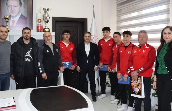 Çorumlu genç güreşçiler, İstanbul ve Kocaeli'de minderi rakiplerine dar etti