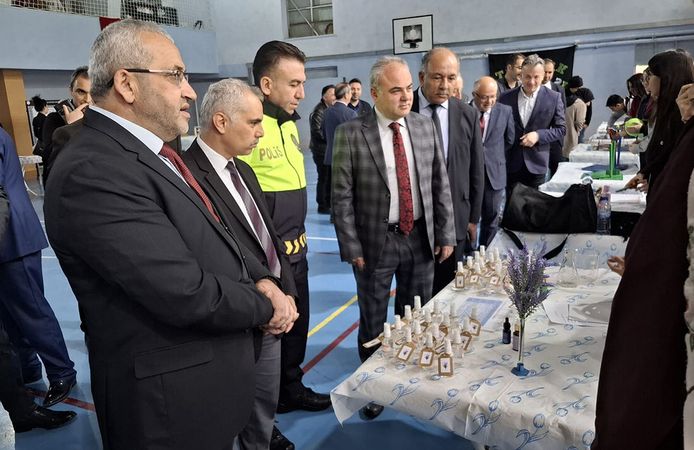 Fatih Anadolu Lisesi’nde bilim fuarı yoğun ilgi gördü