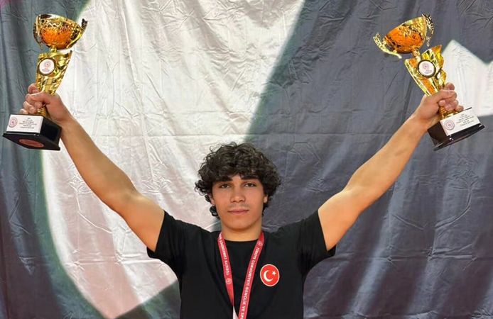 Tahtasız Türkiye Şampiyonu Hüseyin Umut Çiğdem’i kutladı